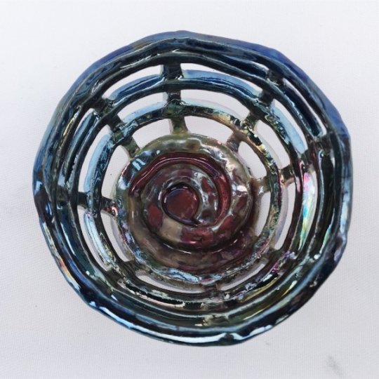 Lilla spiralskål i rakufiligran (foto 2).jpg