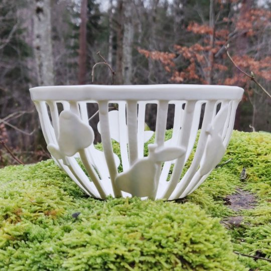 Mellan spjälskål med päron (glaserad).jpg